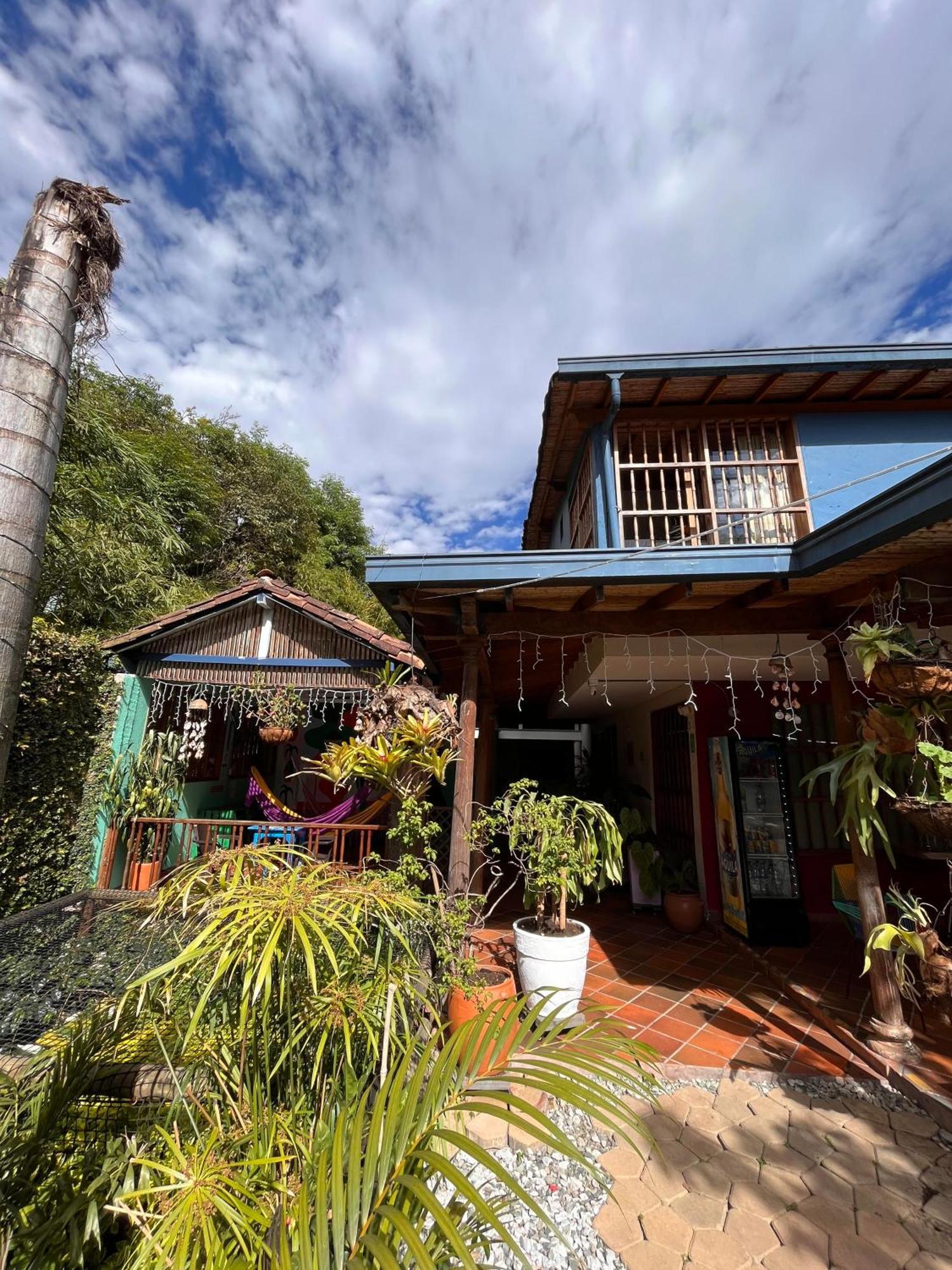 Yolo Hostel Medellín Exterior foto