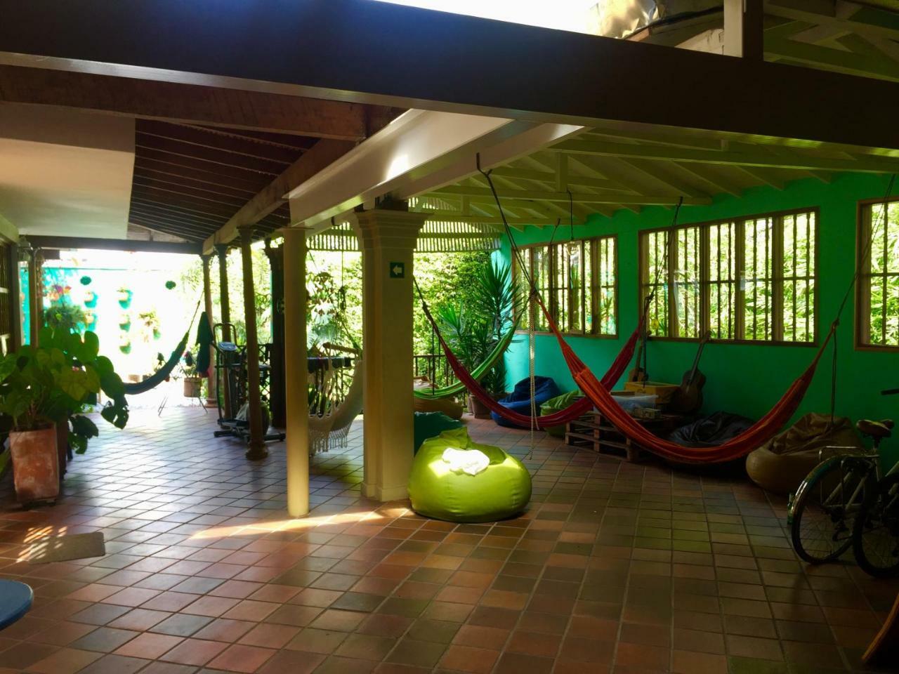 Yolo Hostel Medellín Exterior foto